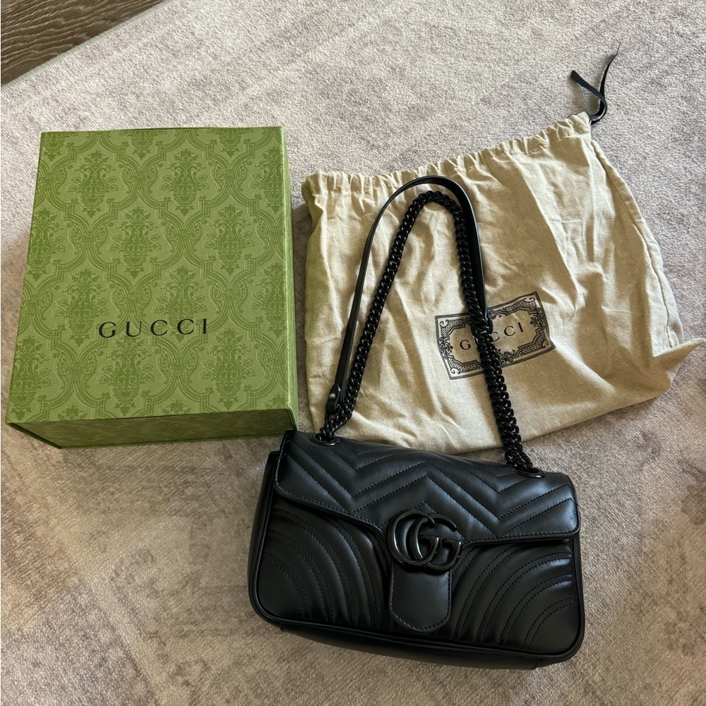 Gucci GG Marmont Medium Shoulder Bag